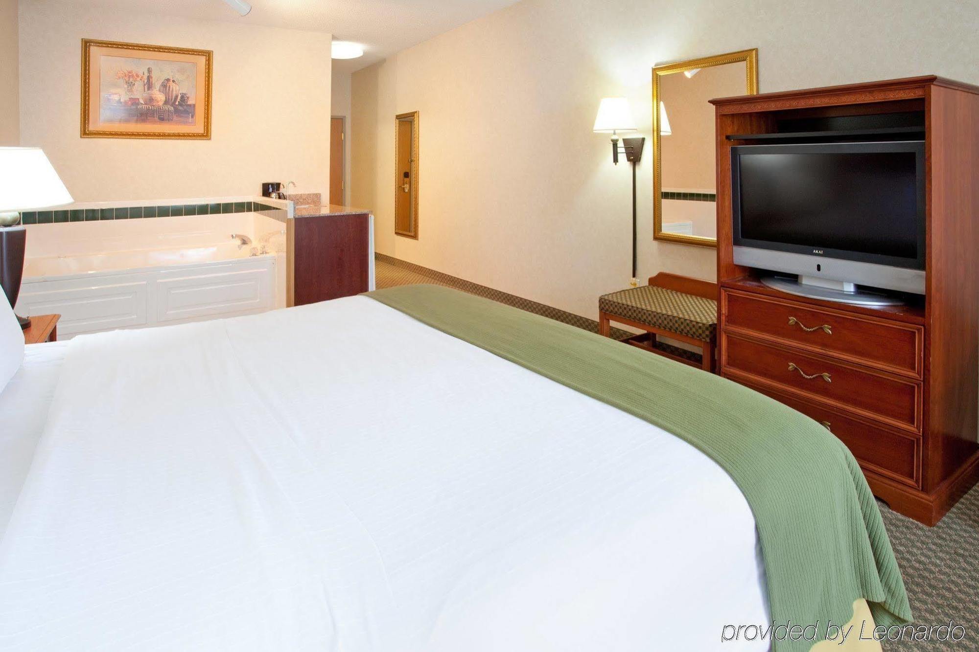 Holiday Inn Express Hotel & Suites Elkhart-South, An Ihg Hotel Zimmer foto